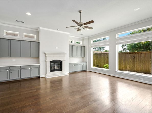 927 S Lacey Garden Loop, Houston TX 77018