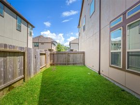 927 S Lacey Garden Loop, Houston TX 77018