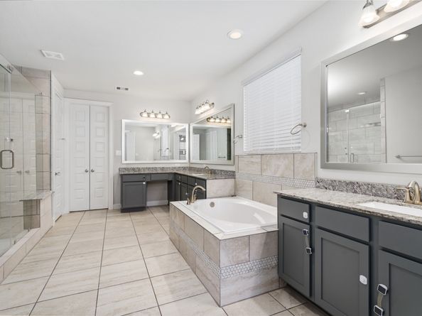 927 S Lacey Garden Loop, Houston TX 77018