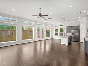 927 S Lacey Garden Loop, Houston TX 77018
