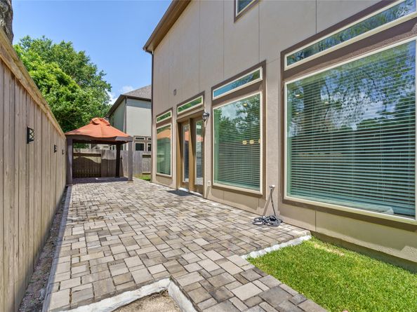 927 S Lacey Garden Loop, Houston TX 77018