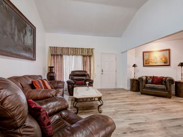 213 W Spreading Oak Drive, Houston TX 77076