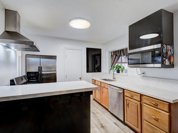 213 W Spreading Oak Drive, Houston TX 77076