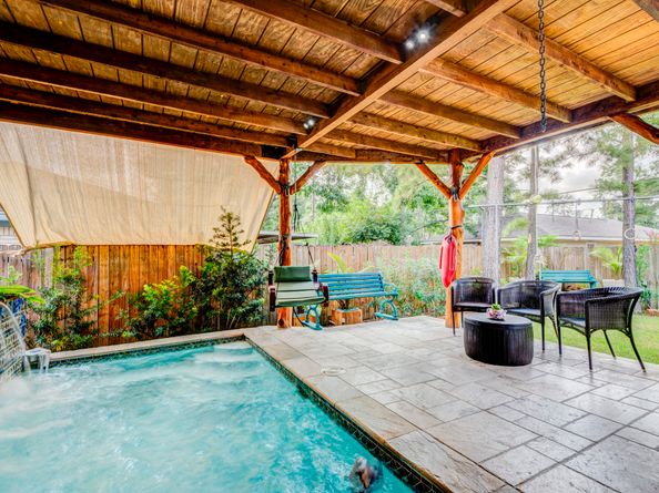 213 W Spreading Oak Drive, Houston TX 77076