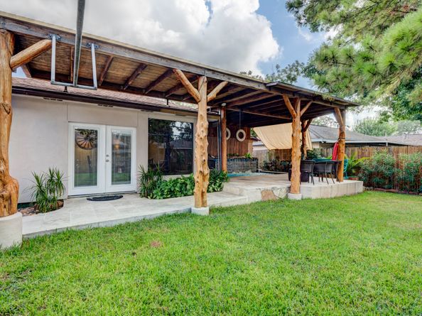213 W Spreading Oak Drive, Houston TX 77076