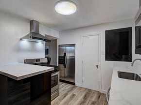 213 W Spreading Oak Drive, Houston TX 77076