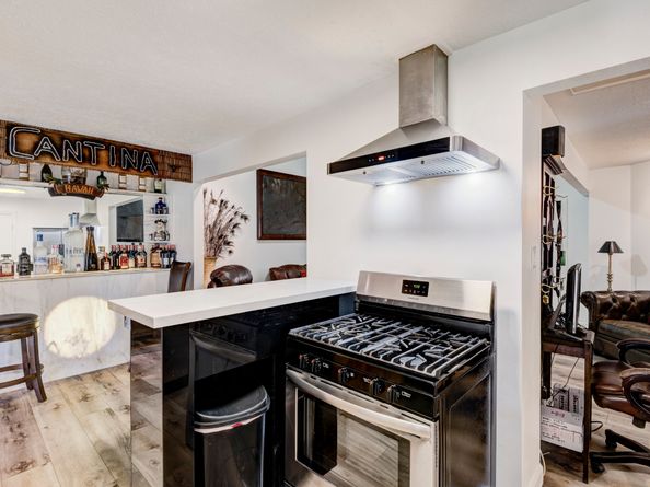 213 W Spreading Oak Drive, Houston TX 77076
