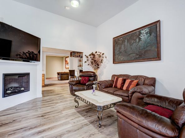 213 W Spreading Oak Drive, Houston TX 77076