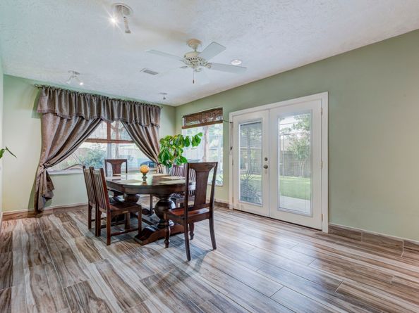 213 W Spreading Oak Drive, Houston TX 77076
