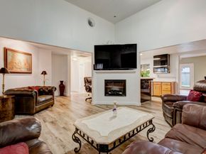 213 W Spreading Oak Drive, Houston TX 77076
