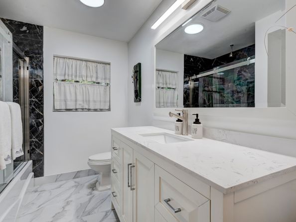 213 W Spreading Oak Drive, Houston TX 77076