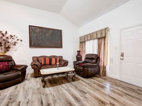 213 W Spreading Oak Drive, Houston TX 77076