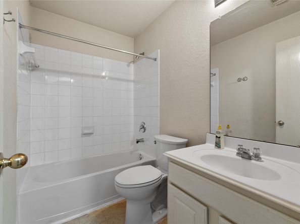 9515 Summer Laurel Lane, Houston TX 77088