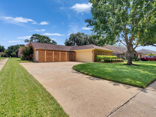 4926 Gleneagles Drive N, Houston TX 77084