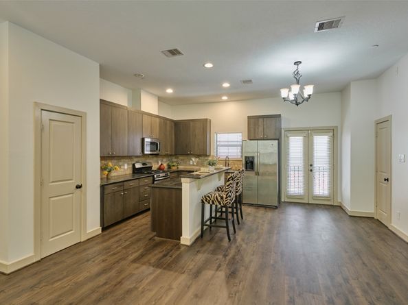 2422 Navigation Boulevard E, Houston TX 77003
