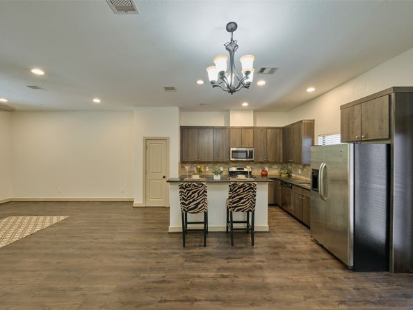 2422 Navigation Boulevard E, Houston TX 77003