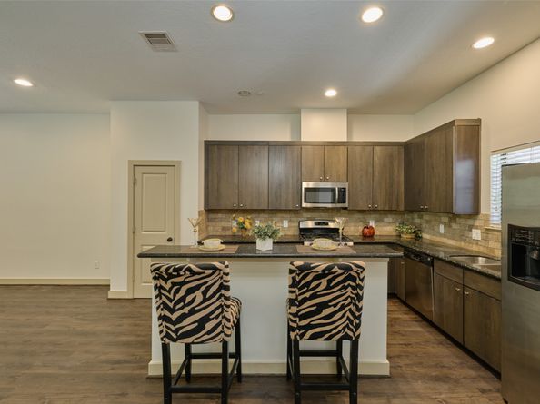 2422 Navigation Boulevard E, Houston TX 77003