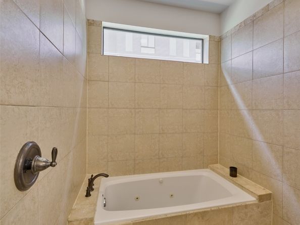 2422 Navigation Boulevard E, Houston TX 77003
