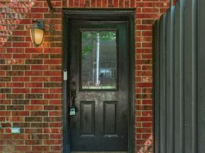 2422 Navigation Boulevard E, Houston TX 77003