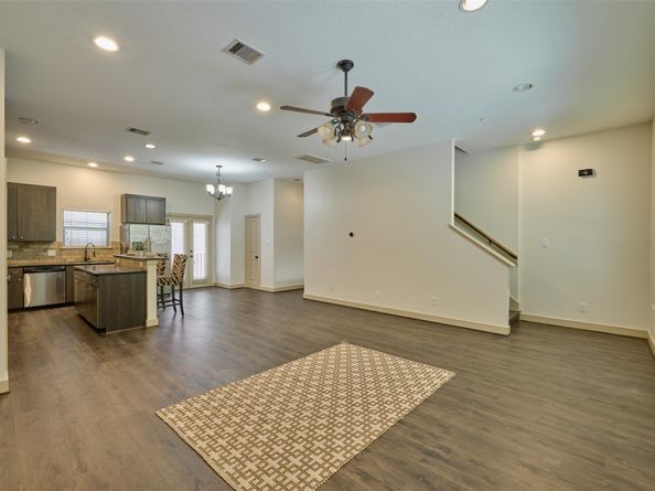 2422 Navigation Boulevard E, Houston TX 77003