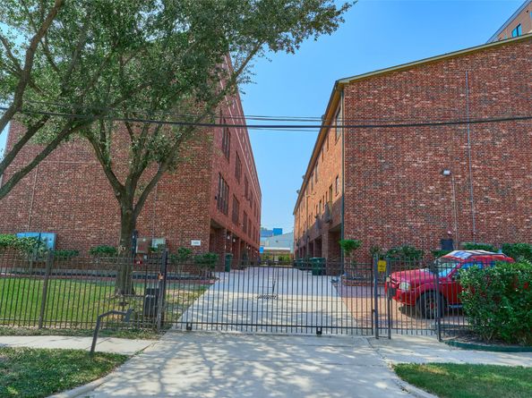 2422 Navigation Boulevard E, Houston TX 77003