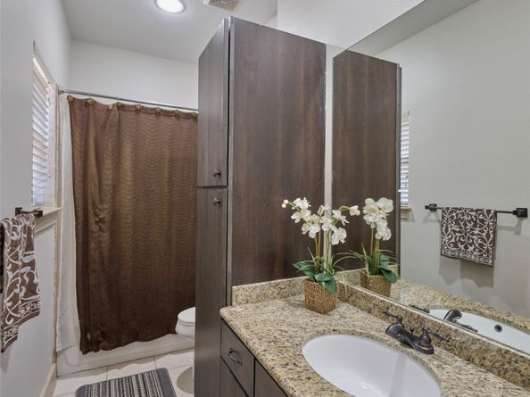 2422 Navigation Boulevard E, Houston TX 77003