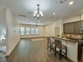 2422 Navigation Boulevard E, Houston TX 77003
