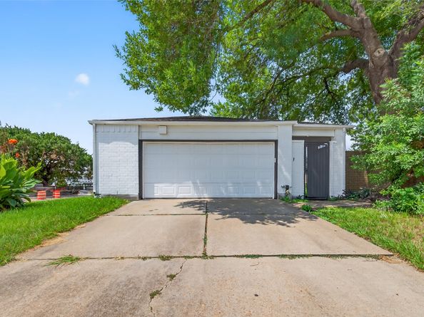 8538 Triple Crown Drive, Houston TX 77071