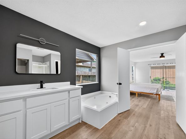8538 Triple Crown Drive, Houston TX 77071