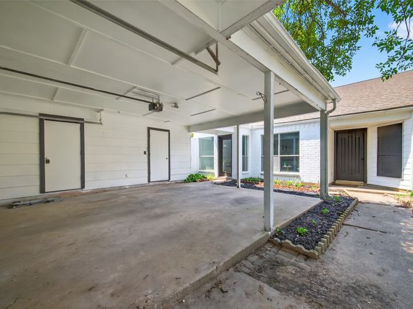 8538 Triple Crown Drive, Houston TX 77071