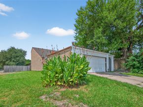 8538 Triple Crown Drive, Houston TX 77071