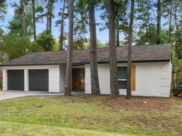 8 S Woodstock Circle Drive, The Woodlands TX 77381