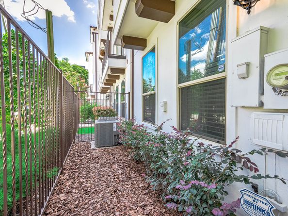 4235 Feagan Street, Houston TX 77007