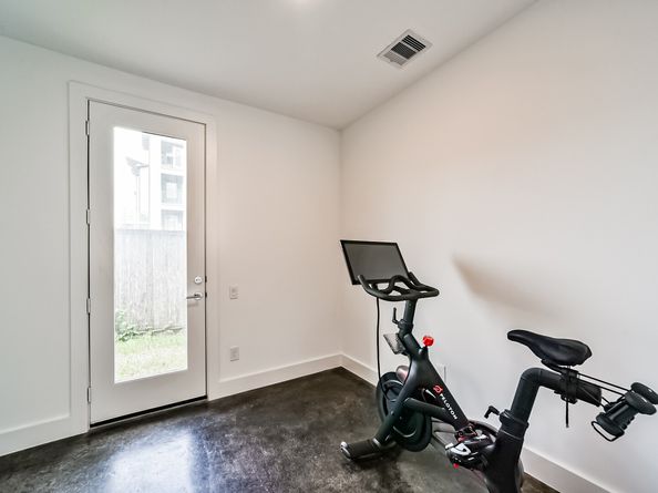 2827 Decker Place, Houston TX 77003