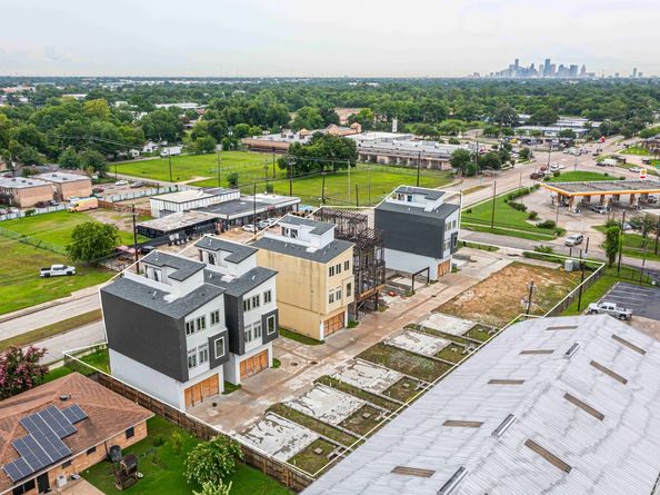 302 W Hamilton Street, Houston TX 77091