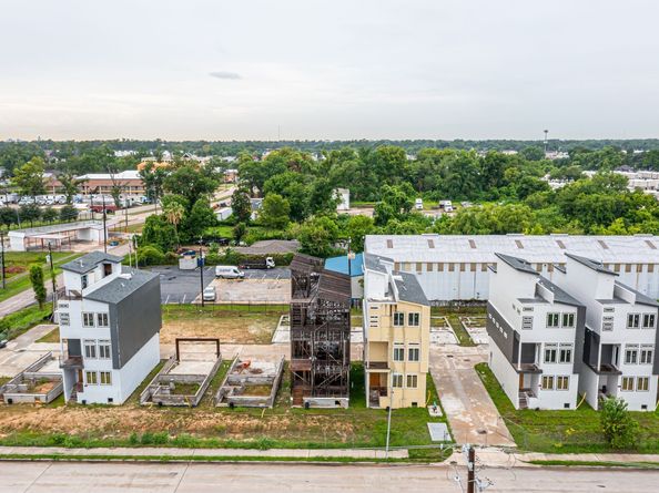 302 W Hamilton Street, Houston TX 77091