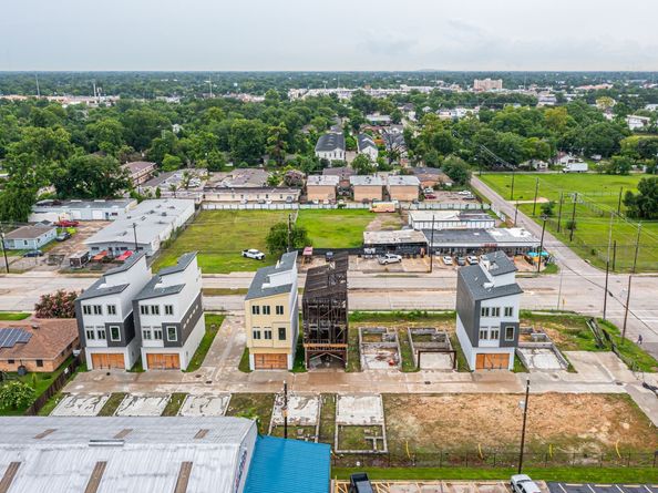 302 W Hamilton Street, Houston TX 77091