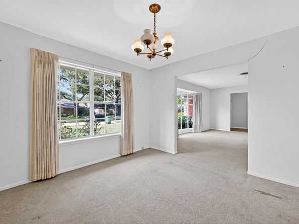 5507 Valkeith Drive, Houston TX 77096