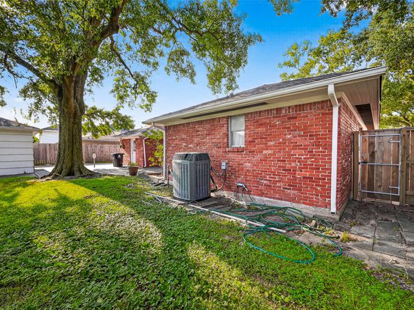 5507 Valkeith Drive, Houston TX 77096
