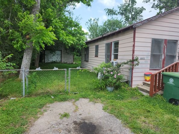 4215 Edison Street, Houston TX 77009