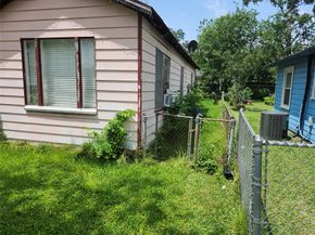 4215 Edison Street, Houston TX 77009