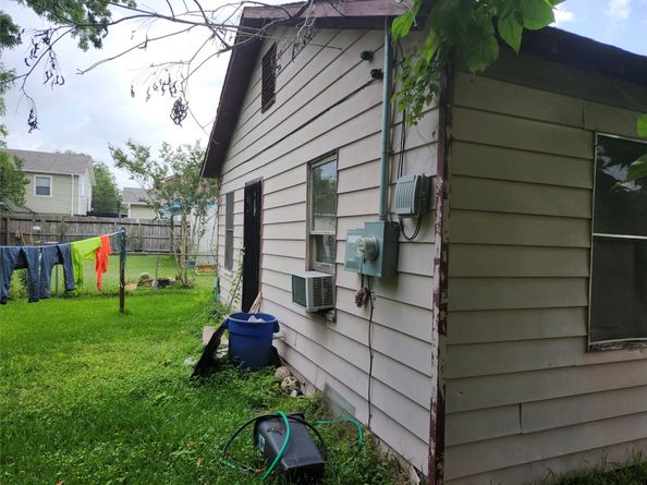 4215 Edison Street, Houston TX 77009