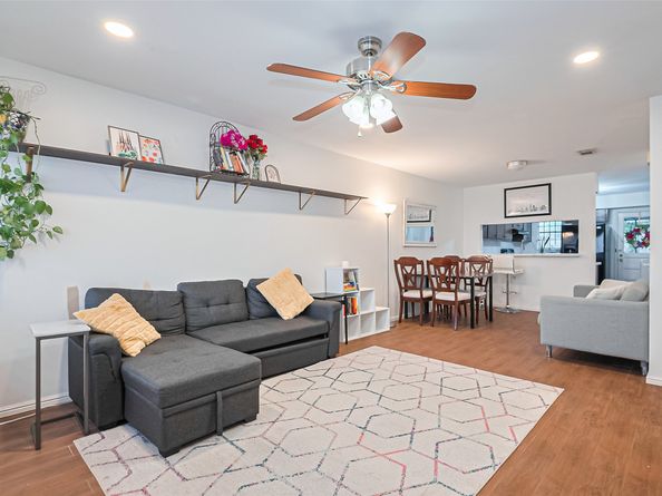 4304 Sherwood Ln 106, Houston TX 77092