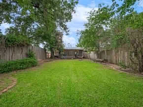 4304 Sherwood Ln 106, Houston TX 77092