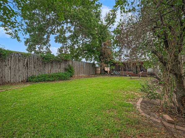 4304 Sherwood Ln 106, Houston TX 77092