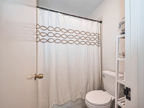 4304 Sherwood Ln 106, Houston TX 77092
