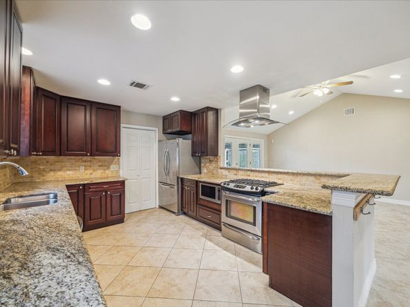 5211 W Bellfort Avenue, Houston TX 77035