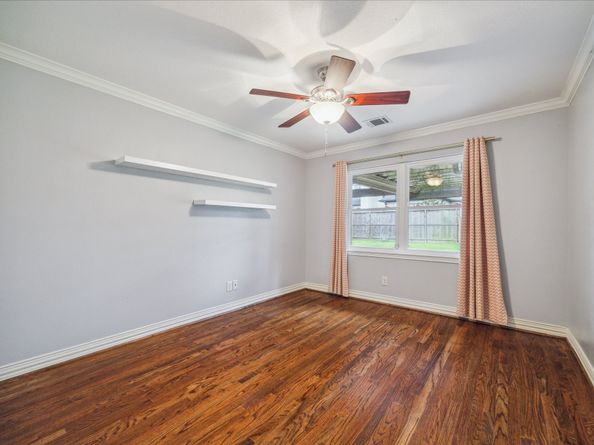5211 W Bellfort Avenue, Houston TX 77035