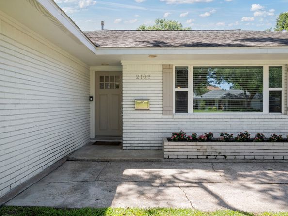 2107 Hewitt Drive, Houston TX 77018