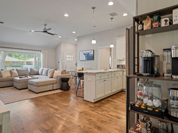 2107 Hewitt Drive, Houston TX 77018